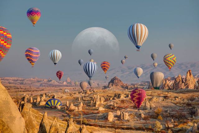 カッパドキア　熱気球ツアー　トルコ