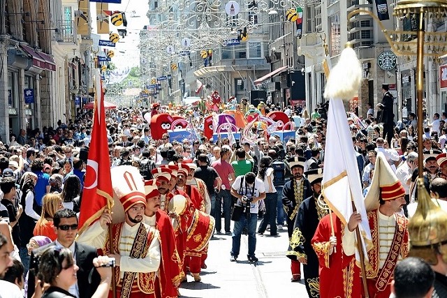 フェスティバル　トルコ　お祭り