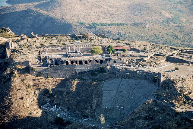 ペルガモン遺跡　世界遺産　アクロポリス