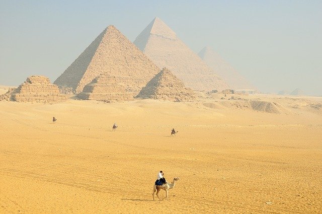 ギザのピラミッド　エジプト　世界の七不思議