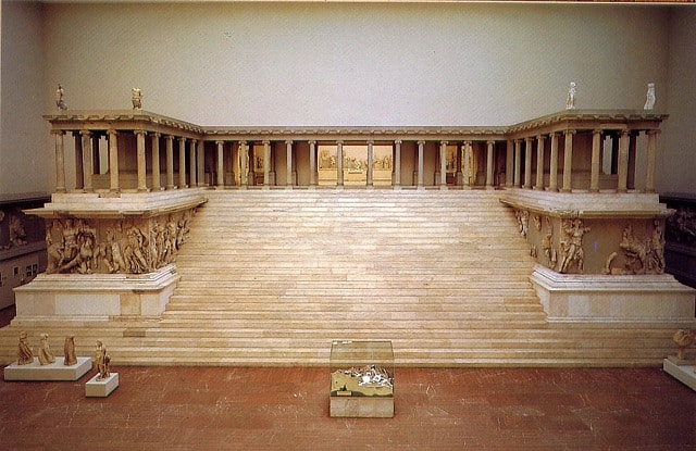 ゼウスの大祭壇　ペルガモン　ベルガマ
