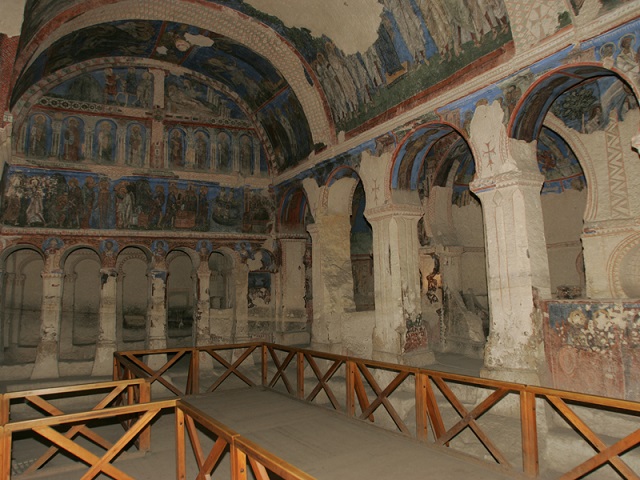 ブローチの教会　洞窟教会　フレスコ画