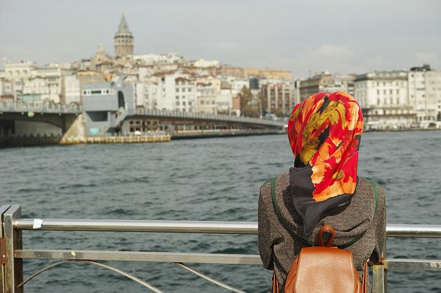 トルコ　女性　スカーフ